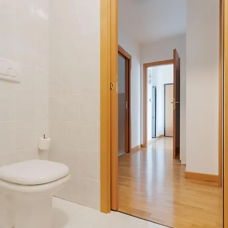 Guesthost - Cozy Santa Giulia *