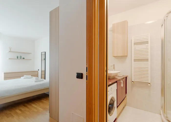 Guesthost - Cozy Santa Giulia